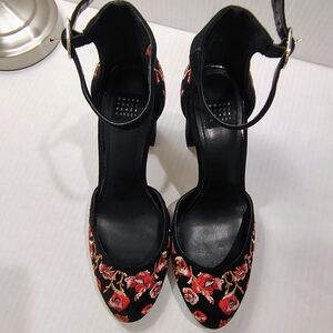 White House Black Market Women's Black Floral Heels